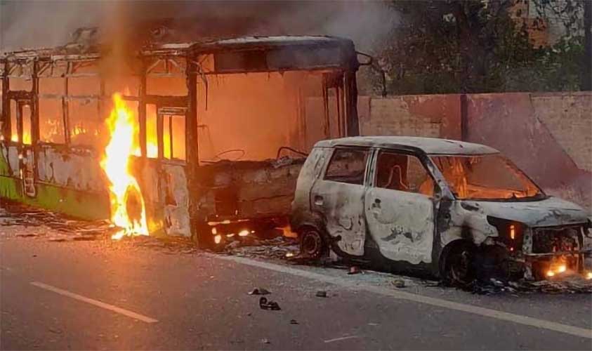 buses-setfire-delhi