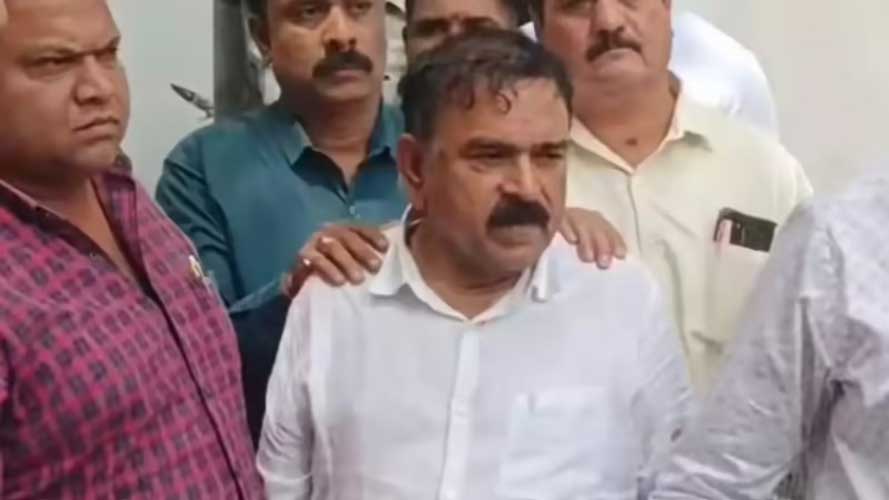 महाराष्ट्र सरकार की नाकामी: ‘गॉडमैन’ का खेल सालों तक चलता रहा, सत्ता सोती रही!