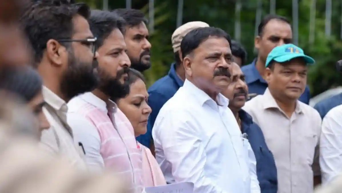 छात्रों के साथ तीसरी बैठक | मंत्री बेबस, छात्र अड़े: परीक्षाएं रद्द कर CBI जांच की मांग, 3 JPSC सदस्यों के इस्तीफे से मचा हड़कंप!