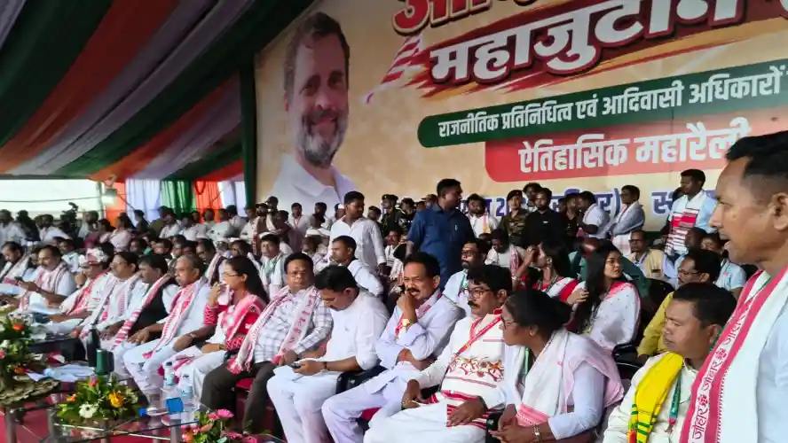 मोरहाबादी में ‘आदिवासी एकता महाजुटान’: प्रस्तावित परिसीमन और जल-जंगल-जमीन के मुद्दों पर गूंजी बदलाव की हुंकार