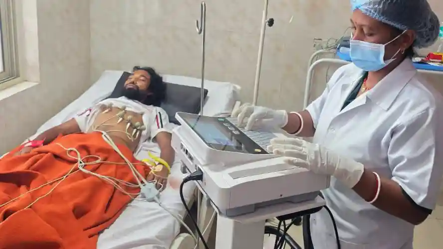 देवेन्द्र नाथ महतो का अस्पताल में दूसरे दिन भी इलाज जारी, चिकित्सकों ने नियमित उपचार, आराम और खान-पान की दी सख्त हिदायत