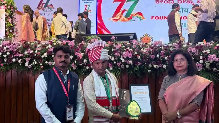 रेशम उत्पादन में दुमका के किसान शंभूनाथ देहरी का कमाल, बेंगलुरु में केंद्रीय कपड़ा मंत्री ने राष्ट्रीय पुरस्कार से किया सम्मानित