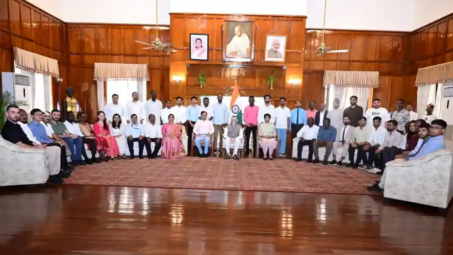 ‘भारत वसुधैव कुटुम्बकम् के सिद्धांत में विश्वास करता है’: राज्यपाल संतोष कुमार गंगवार